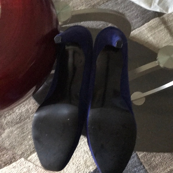 Blue Pumps ! - Picture 3 of 3